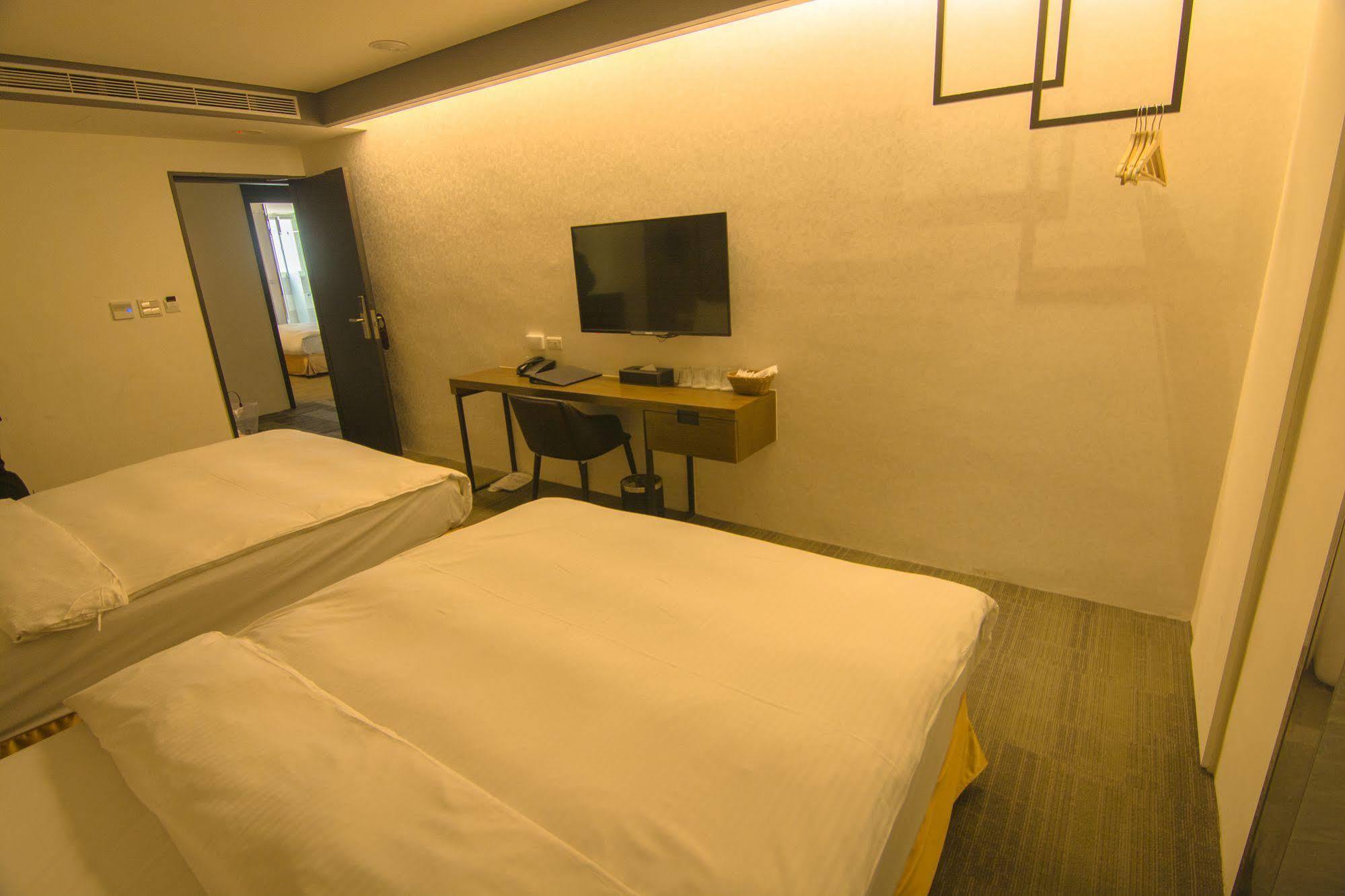 O2 Hotel Taipei Main Station Exterior photo