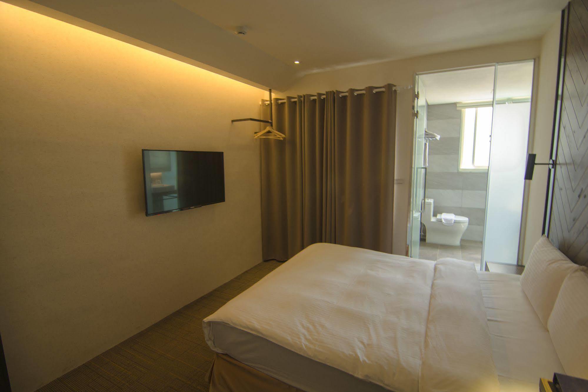 O2 Hotel Taipei Main Station Exterior photo